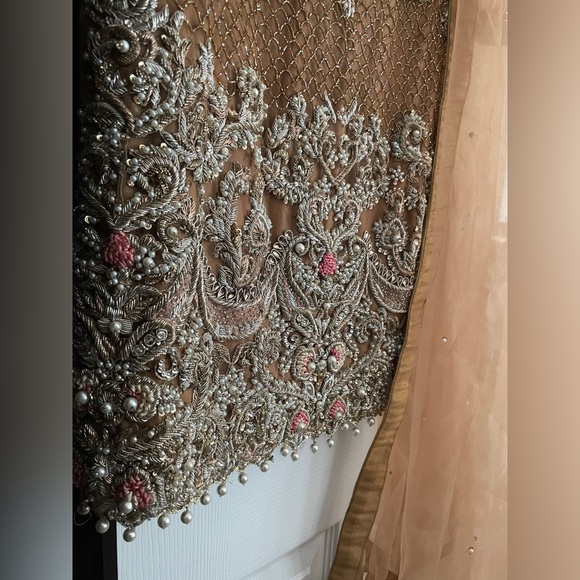 Heavy Indian/Pakistani outfit - Picture 4 of 6